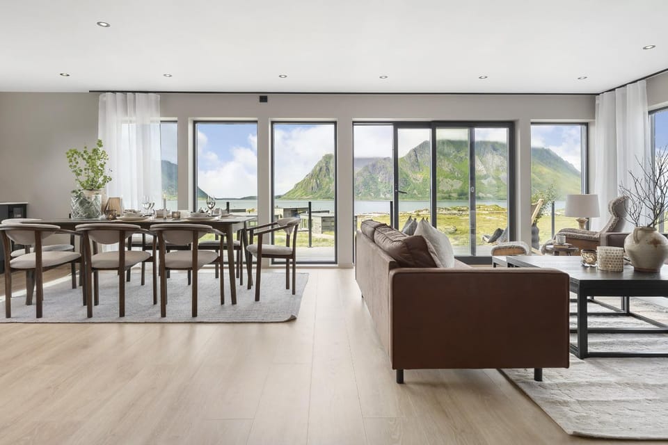 View (from property/room), Living room, Seating area, Dining area, Mountain view, Sea view