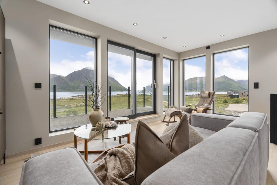 View (from property/room), Living room, Seating area, Mountain view