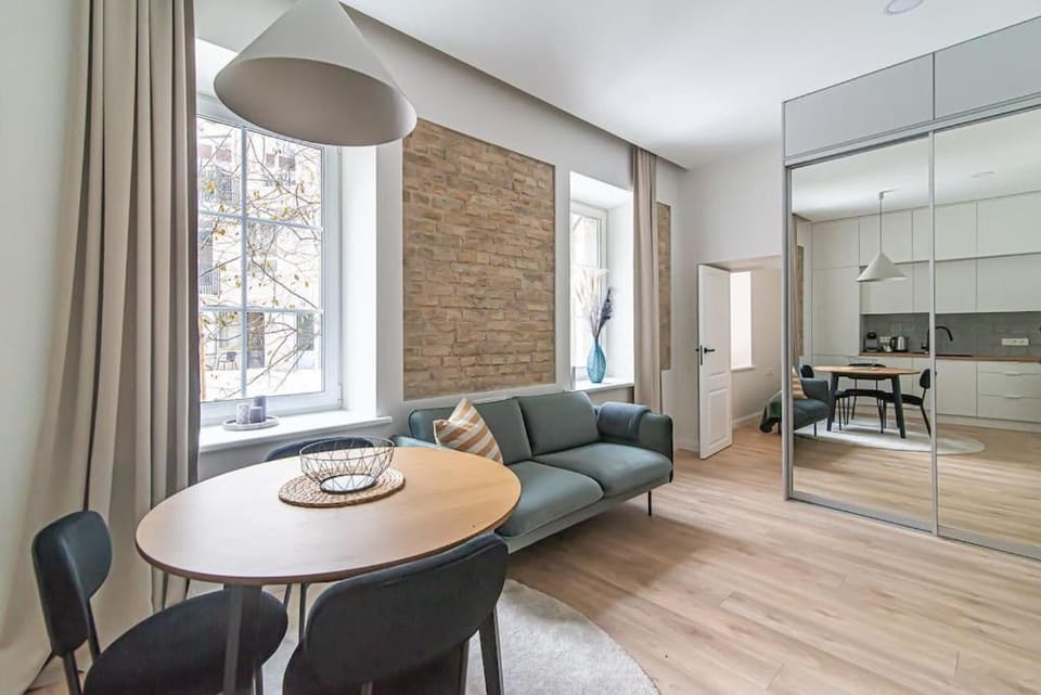 Kitchen or kitchenette, Living room, Seating area, Dining area