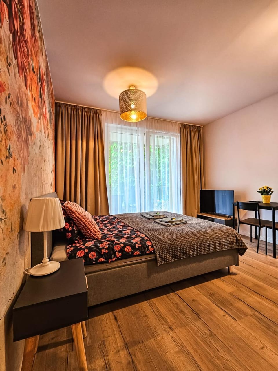 Bed, Living room, Photo of the whole room