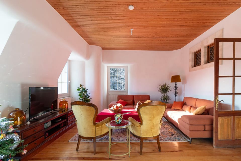 Communal lounge/ TV room