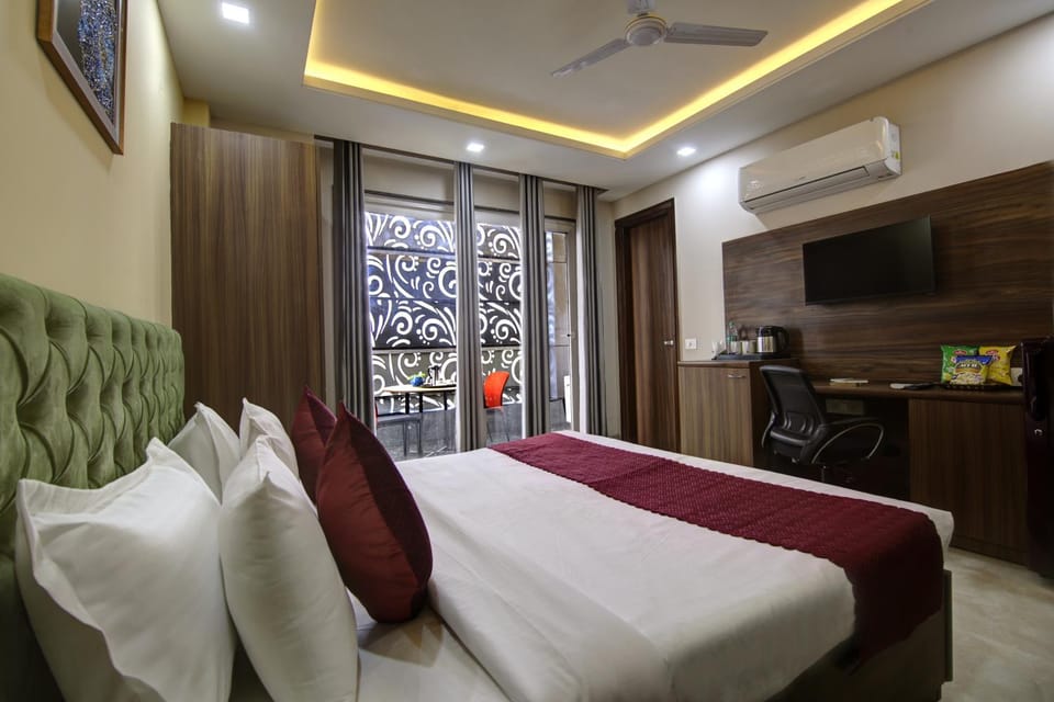 Bed, TV and multimedia, Photo of the whole room, Bedroom, air conditioner