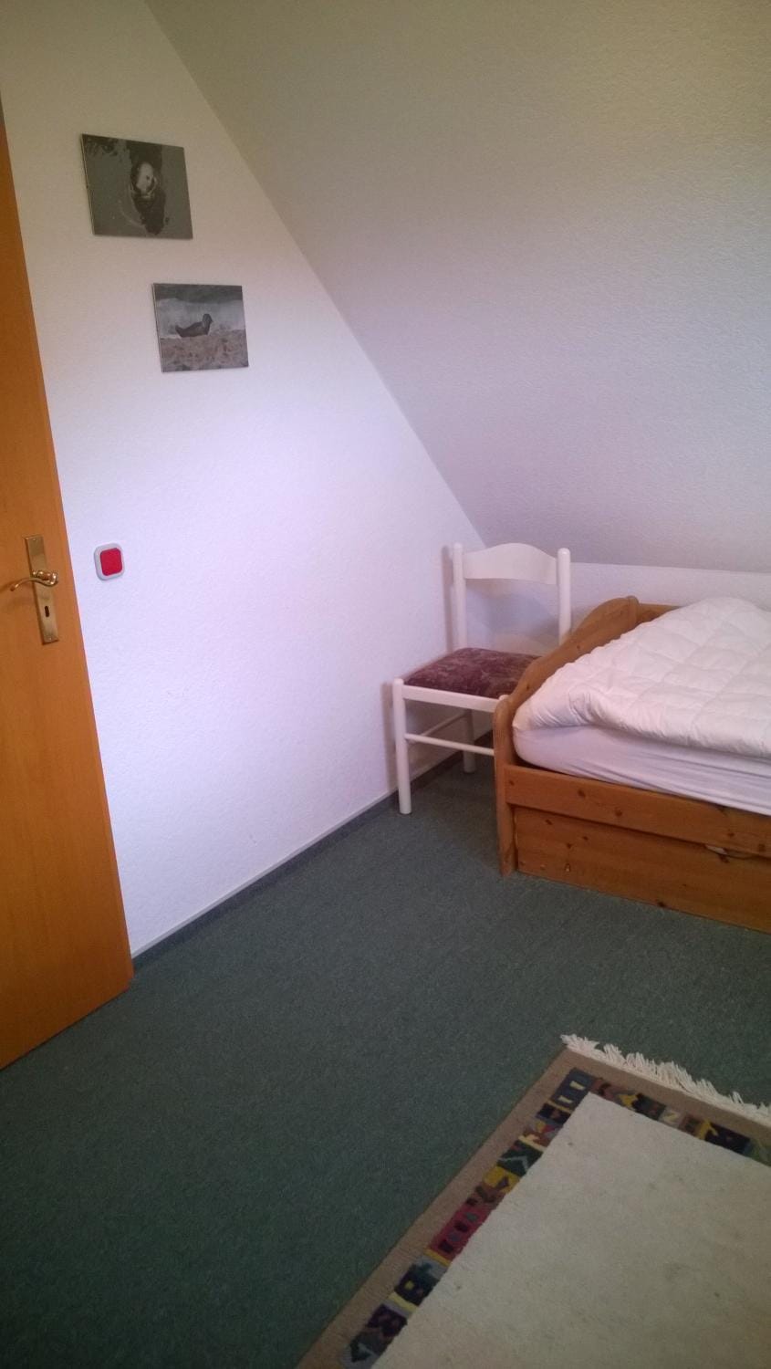 Bed, Photo of the whole room, Decorative detail, Bedroom, On site