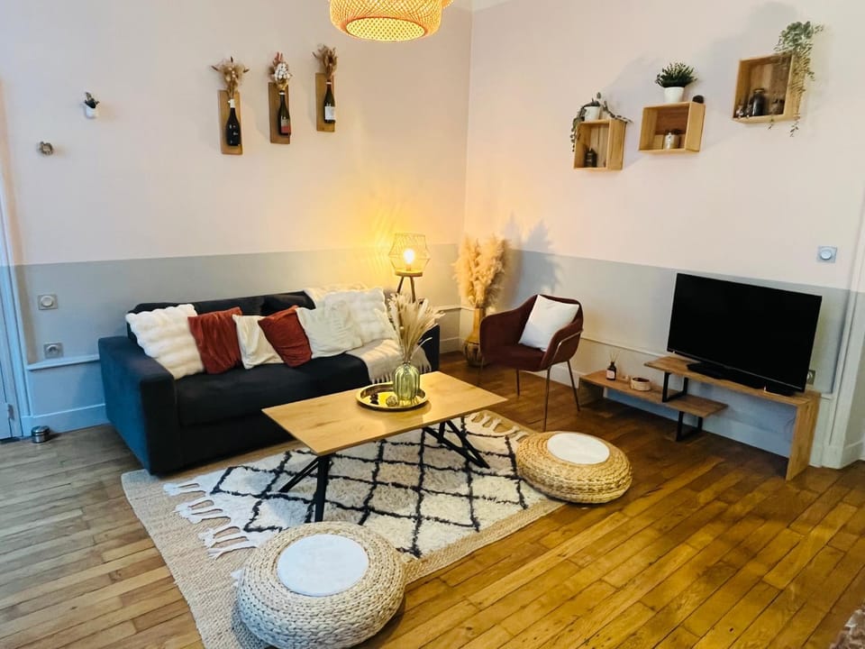TV and multimedia, Living room, Seating area