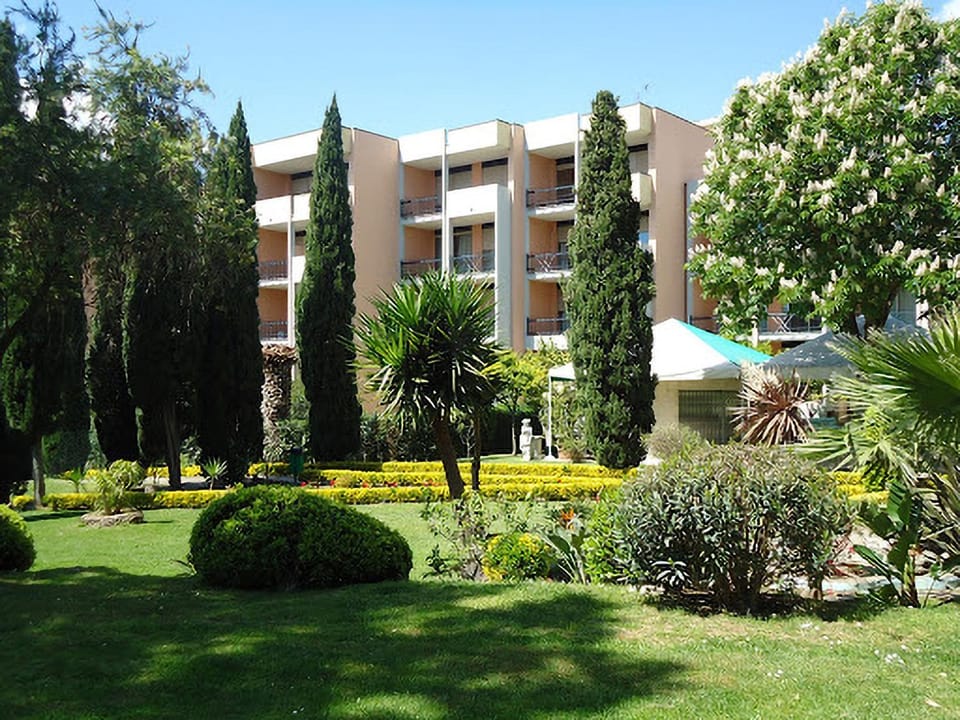 Property building, Garden view