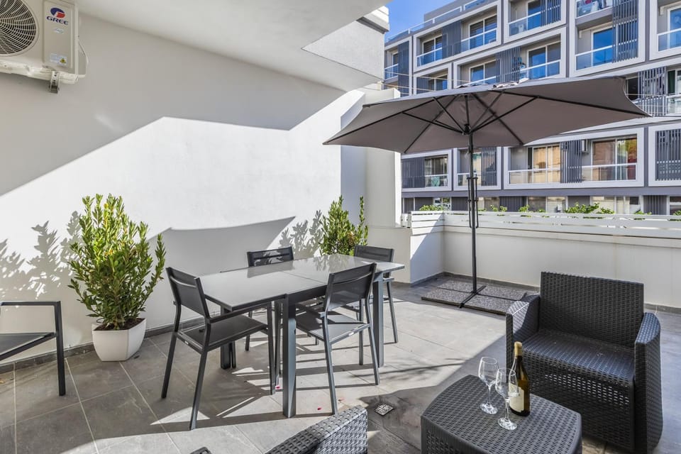 Facade/entrance, Balcony/Terrace