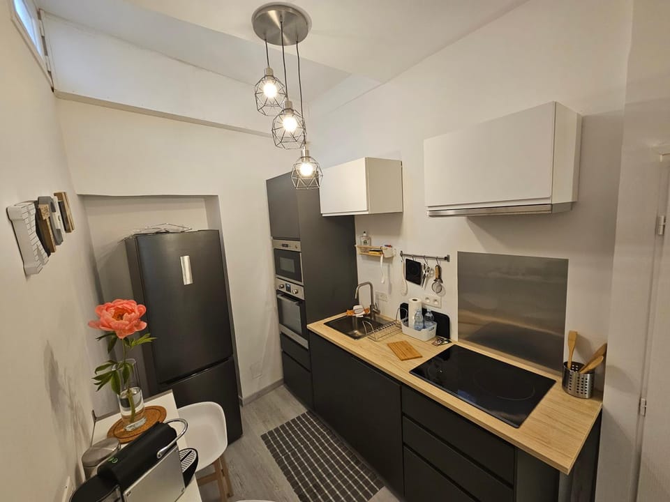 Kitchen or kitchenette