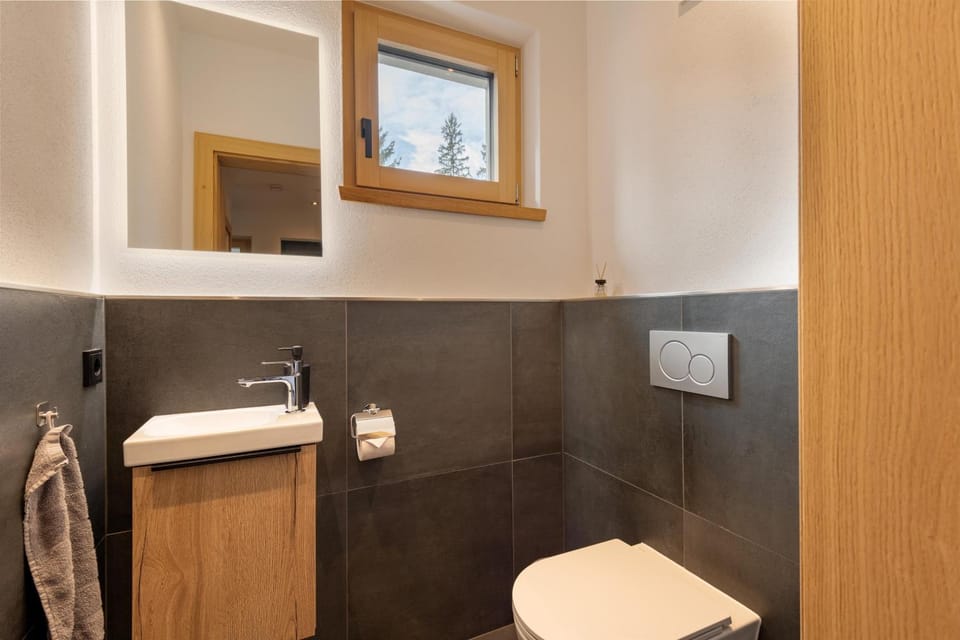 Toilet, Bathroom, towels