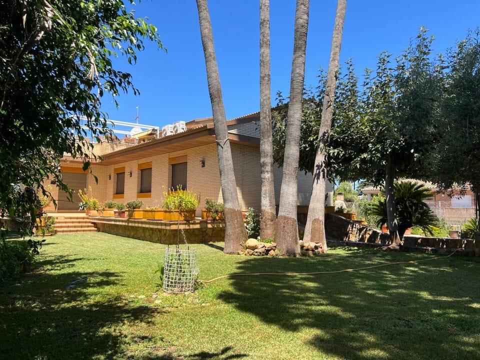 Facade/entrance, Garden view