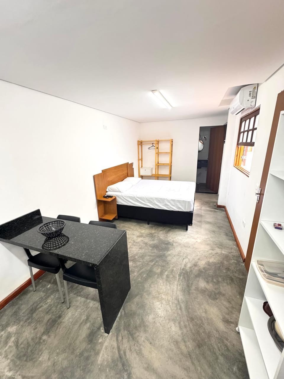 TV and multimedia, Photo of the whole room, Bedroom