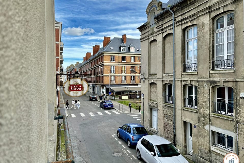 Neighbourhood, Street view