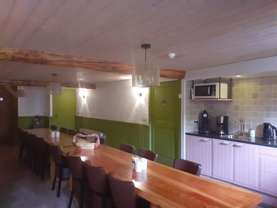 Kitchen or kitchenette, Dining area, Communal kitchen, Breakfast