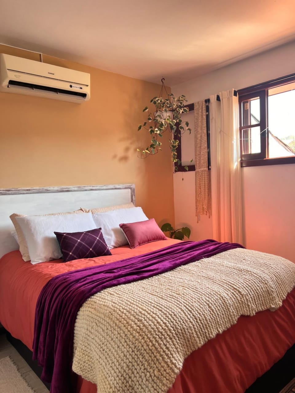 Bed, Bedroom, air conditioner