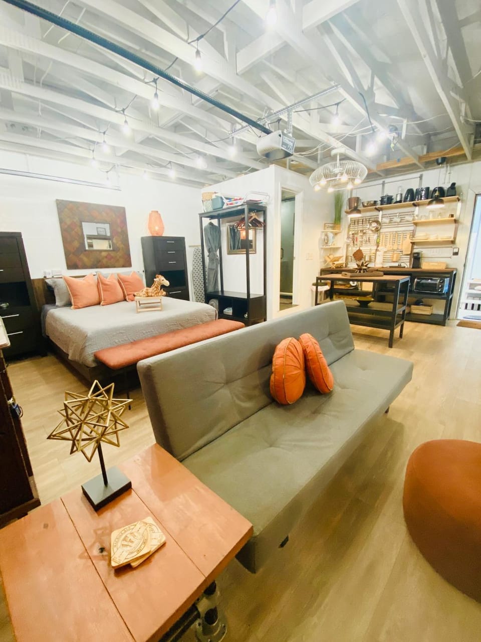 Ultimate Man Cave Garage studio minutes to Whatever YOU do House in Tampa