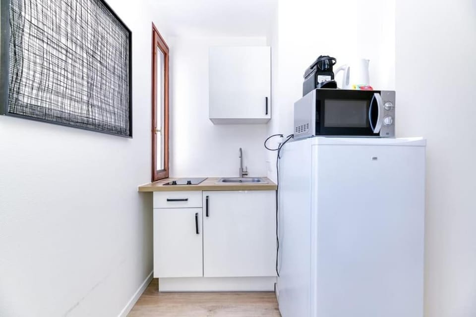 Studio parking gratuit, wifi - fibre, confort éclairé Apartment in Grenoble