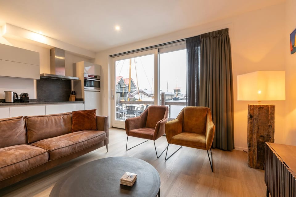 Kitchen or kitchenette, Living room, Seating area