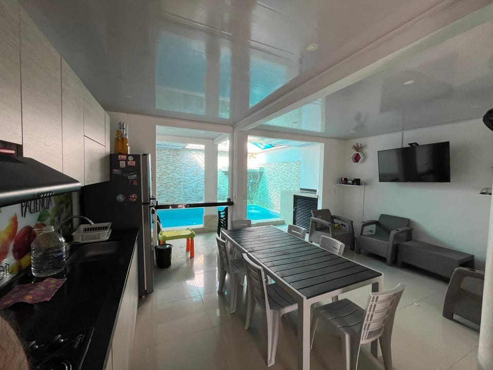 Casa con piscina interna para tus vacaciones House in Girardot