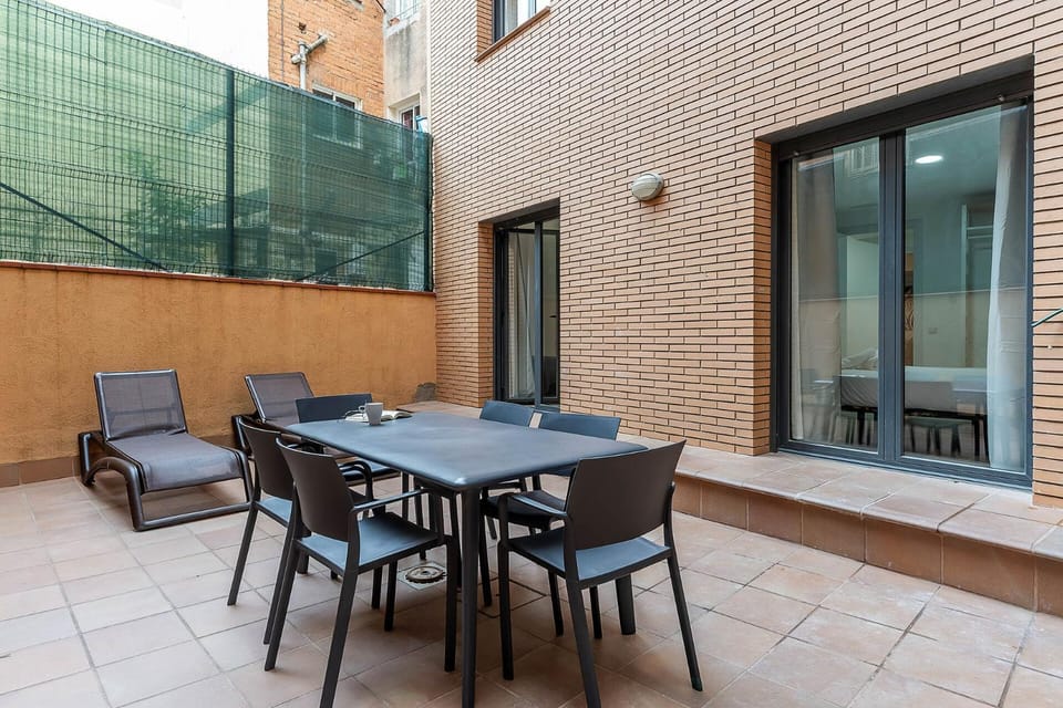 Property building, Patio, Day, View (from property/room), Balcony/Terrace, Seating area, Dining area