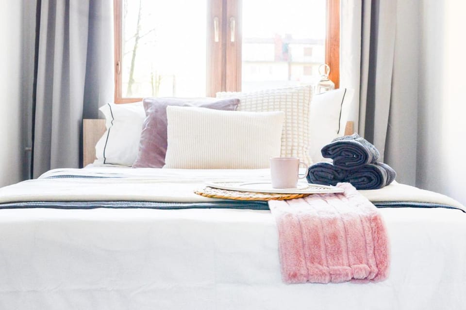 Bed, Photo of the whole room, Bedroom, towels
