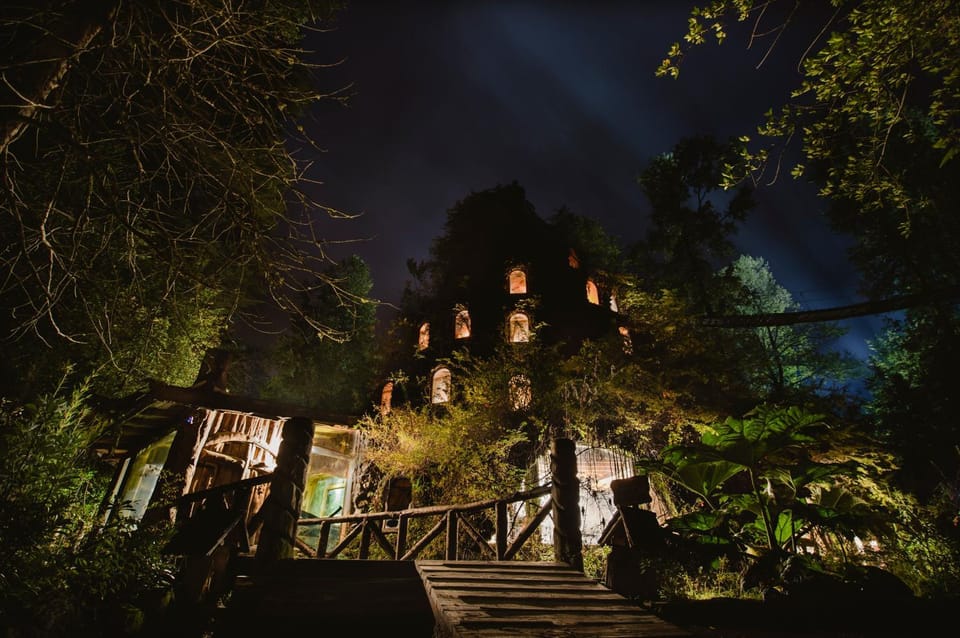 Facade/entrance, Off site, Night