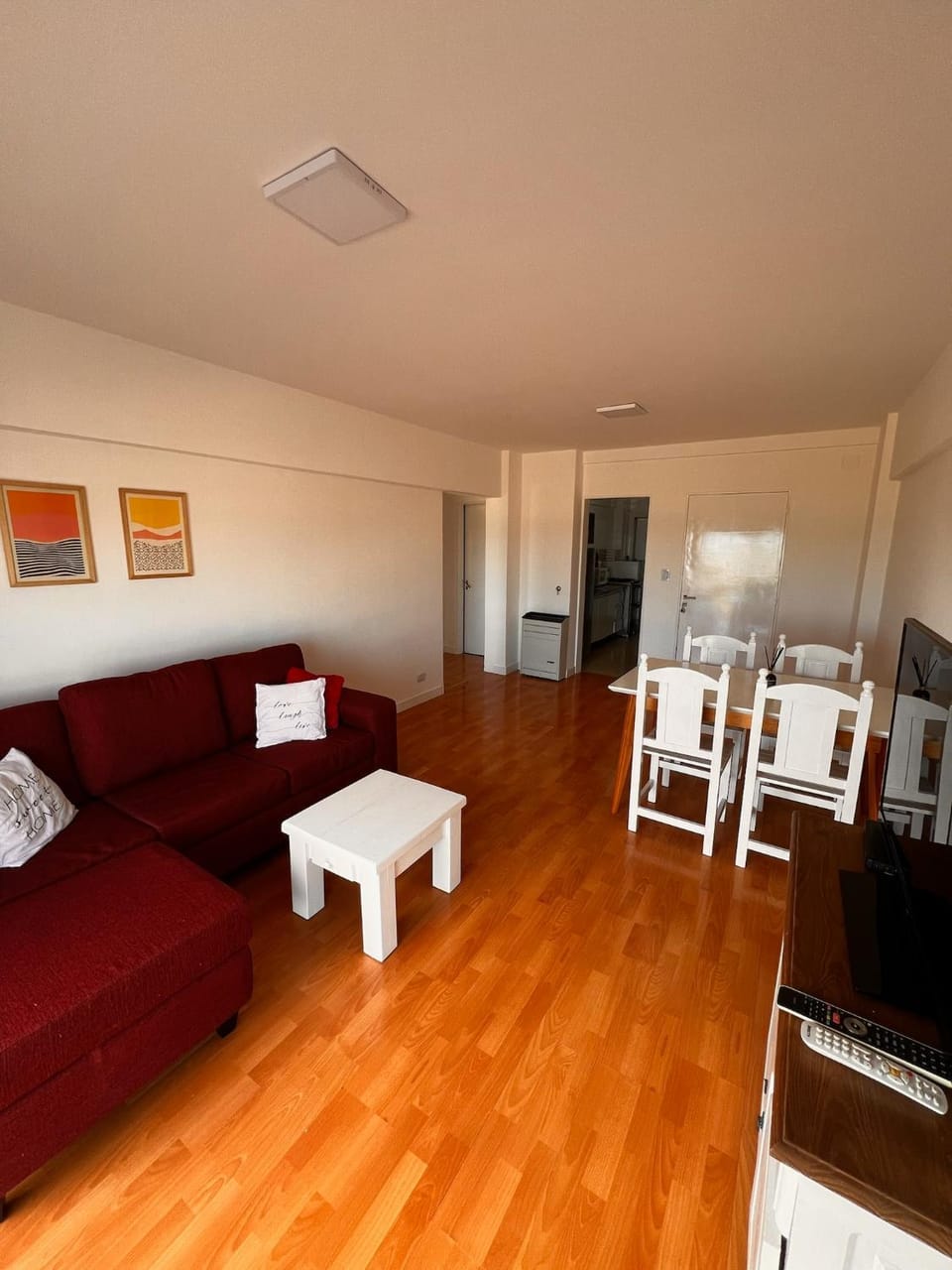 TV and multimedia, Living room, Seating area, Dining area
