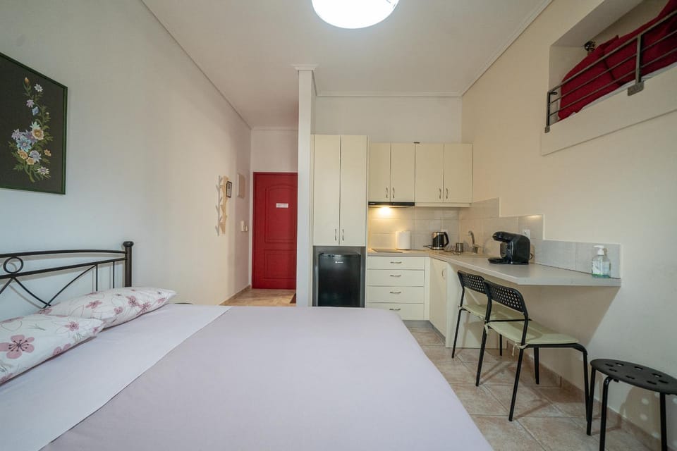 Bed, Photo of the whole room, kitchen