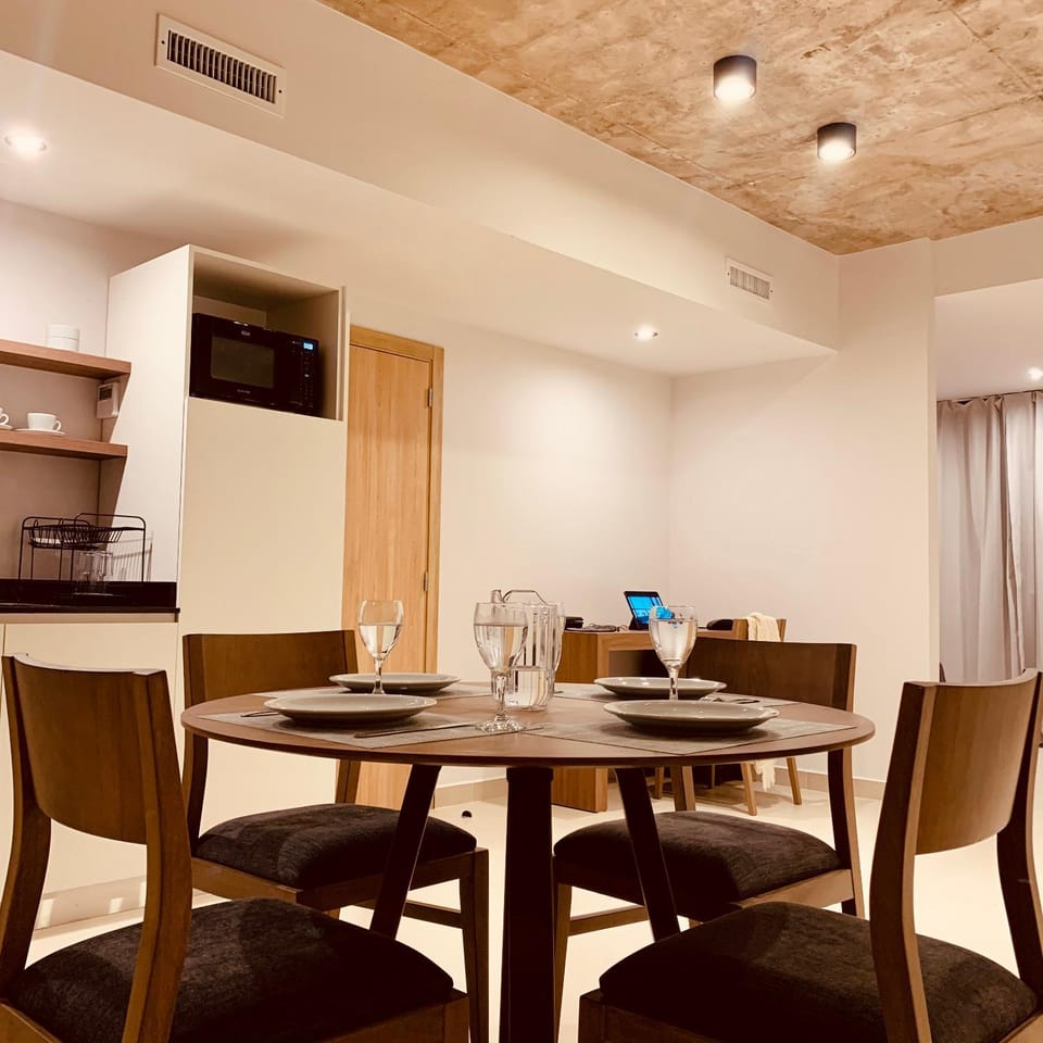 Kitchen or kitchenette, Seating area, Dining area