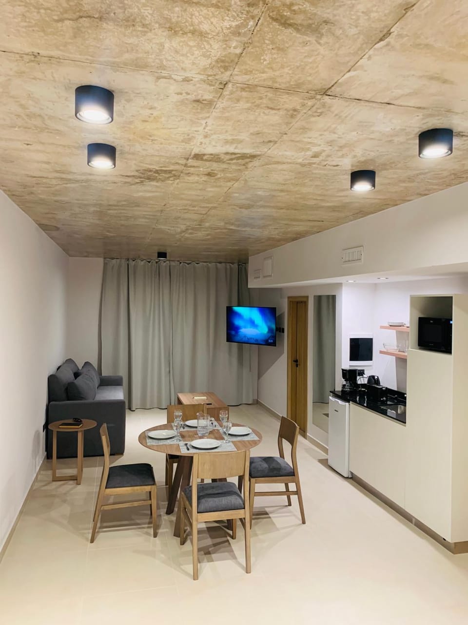 Communal lounge/ TV room, TV and multimedia, Kitchen or kitchenette, Living room, Dining area, minibar
