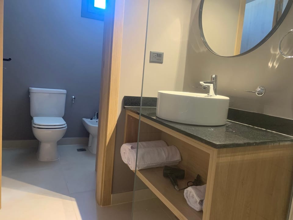 Toilet, Bathroom, bidet, towels
