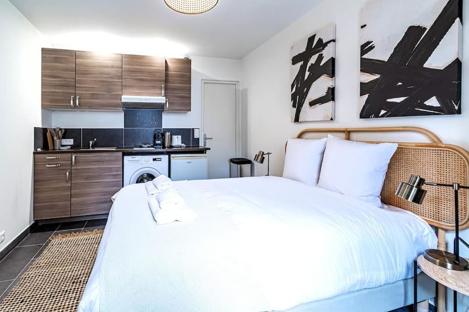Bed, Kitchen or kitchenette, Photo of the whole room