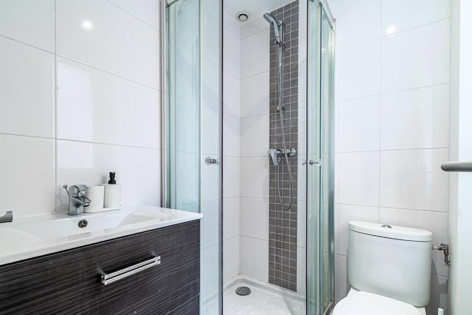 Shower, Toilet, Bathroom