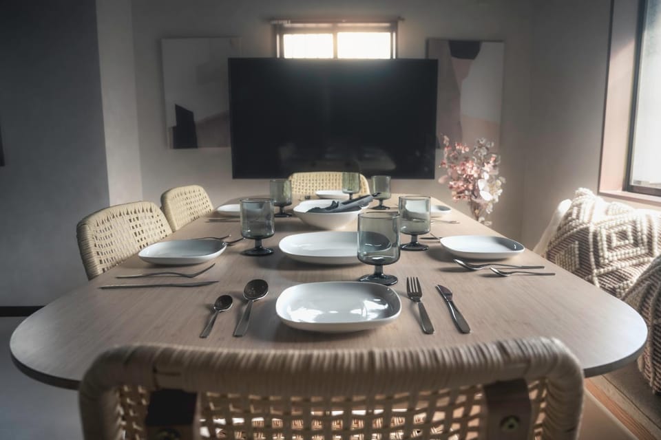 Living room, Seating area, Dining area