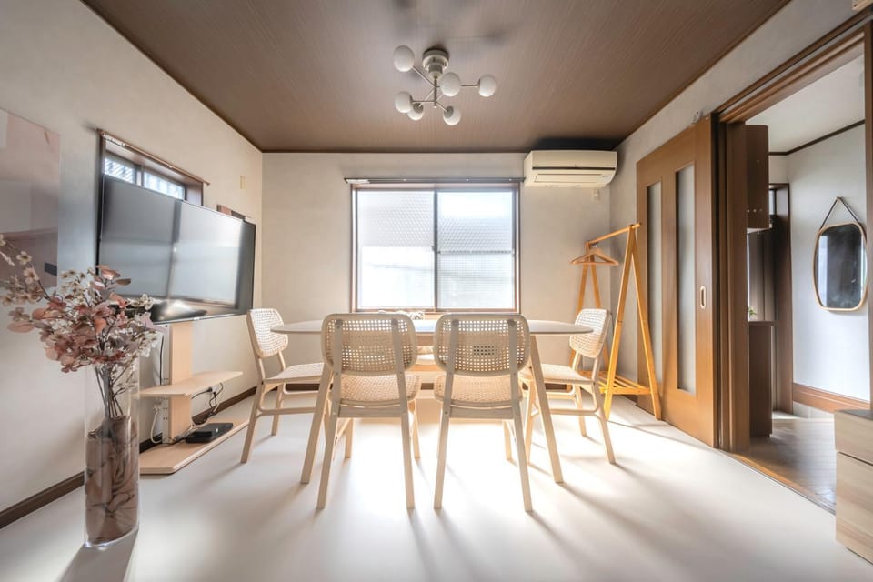 Communal lounge/ TV room, TV and multimedia, Living room, Dining area, Evening entertainment, air conditioner