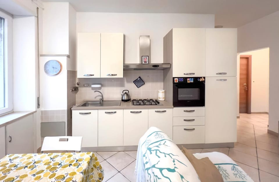 Kitchen or kitchenette, pet friendly, stove