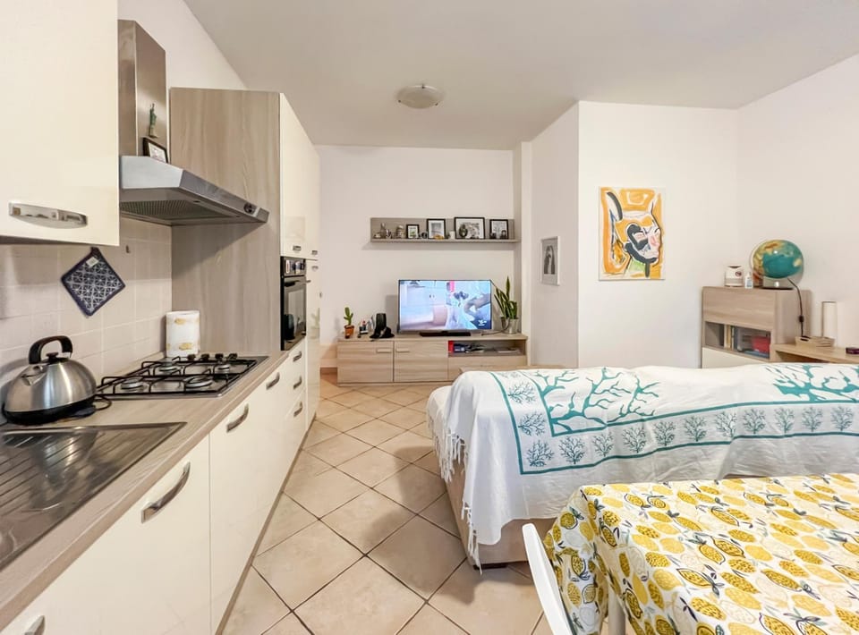Kitchen or kitchenette, Living room, Dining area