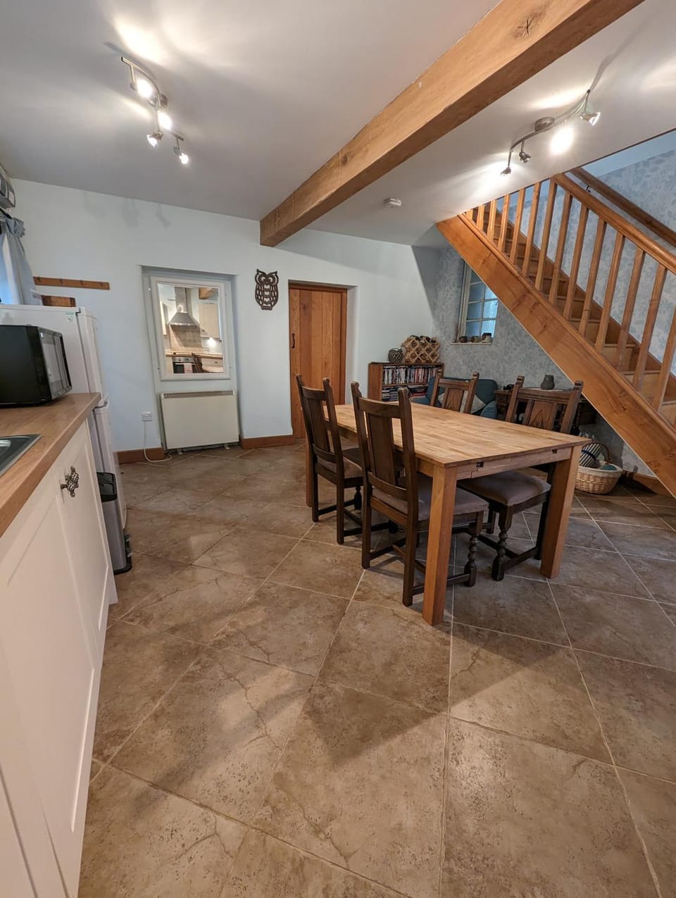 Dining area, minibar