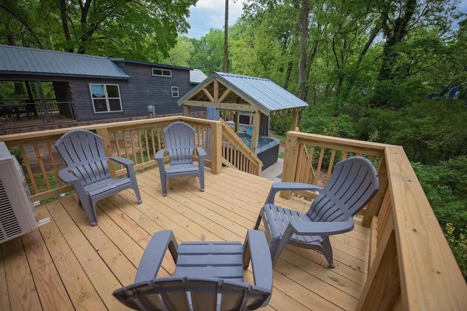 Jake Cabin Luxury Hot Tub Cabin Near Downtown Cabin in Chattanooga