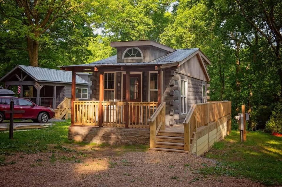 Lookout Tiny Cabin 5 Min To Downtown Chattanooga Cabin in Chattanooga