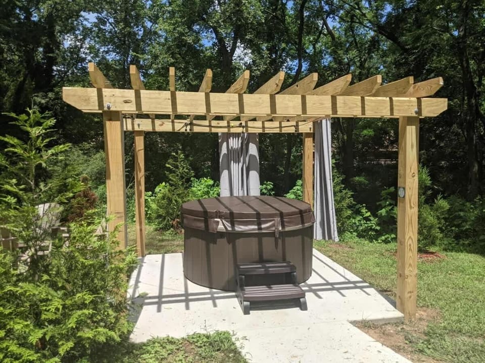 Lookout Tiny Cabin 5 Min To Downtown Chattanooga Cabin in Chattanooga