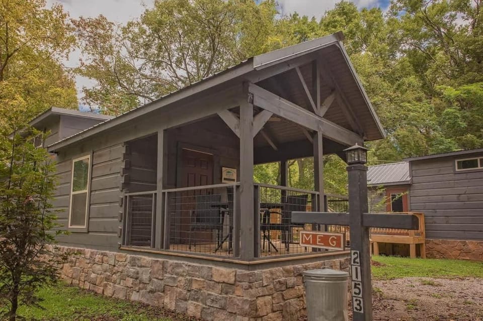 Meg Cabin Tiny Rustic Comfort On Lookout Mtn Cabin in Chattanooga