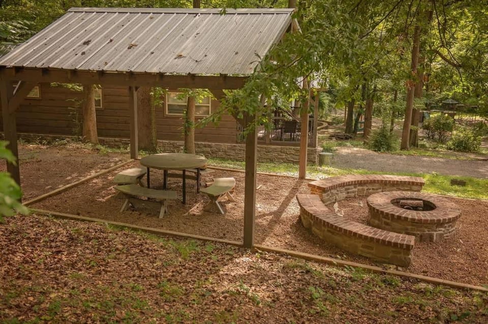 Papa Cabin Tiny Log Home Comfort In Rustic Bliss Cabin in Chattanooga