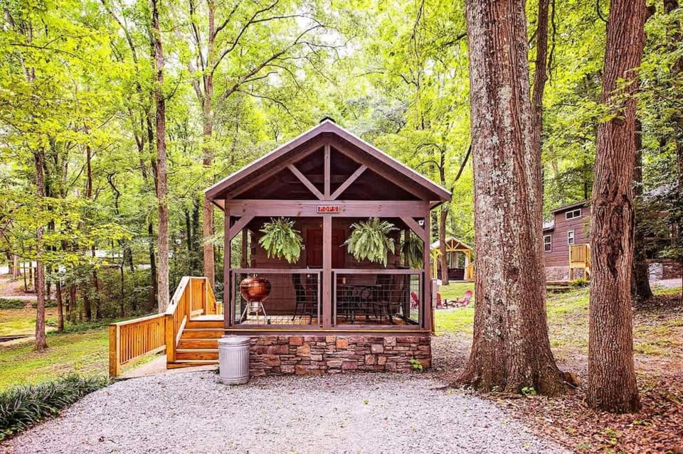 Pops Cabin Lookout Mountain Luxury Tiny Home Cabin in Chattanooga