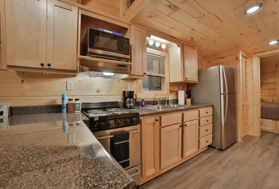 River Cabin Hot Tub & Swim Spa Near Downtown Cabin in Chattanooga