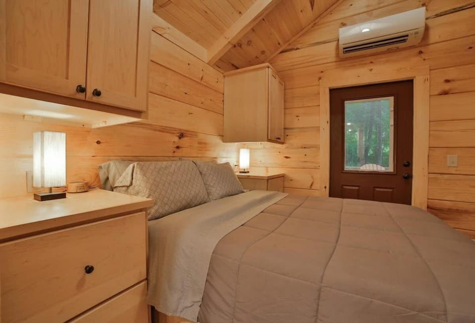 River Cabin Hot Tub & Swim Spa Near Downtown Cabin in Chattanooga