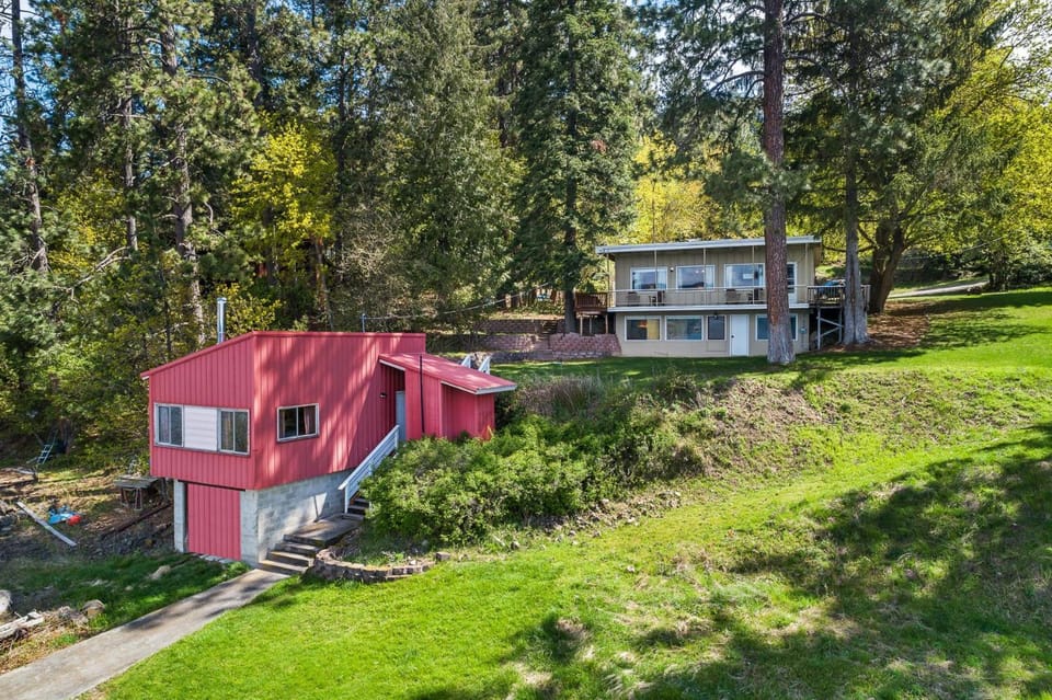 Sunnyside Cabin Coeur d' Alene ID Cabin in Kootenai County