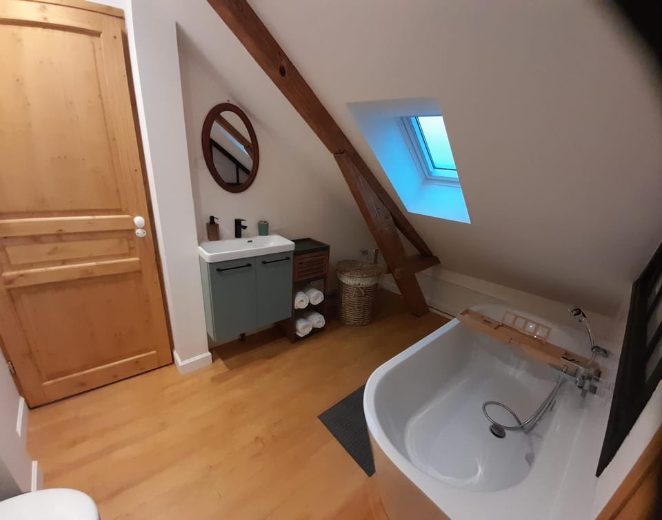 Bathroom, Bath, towels