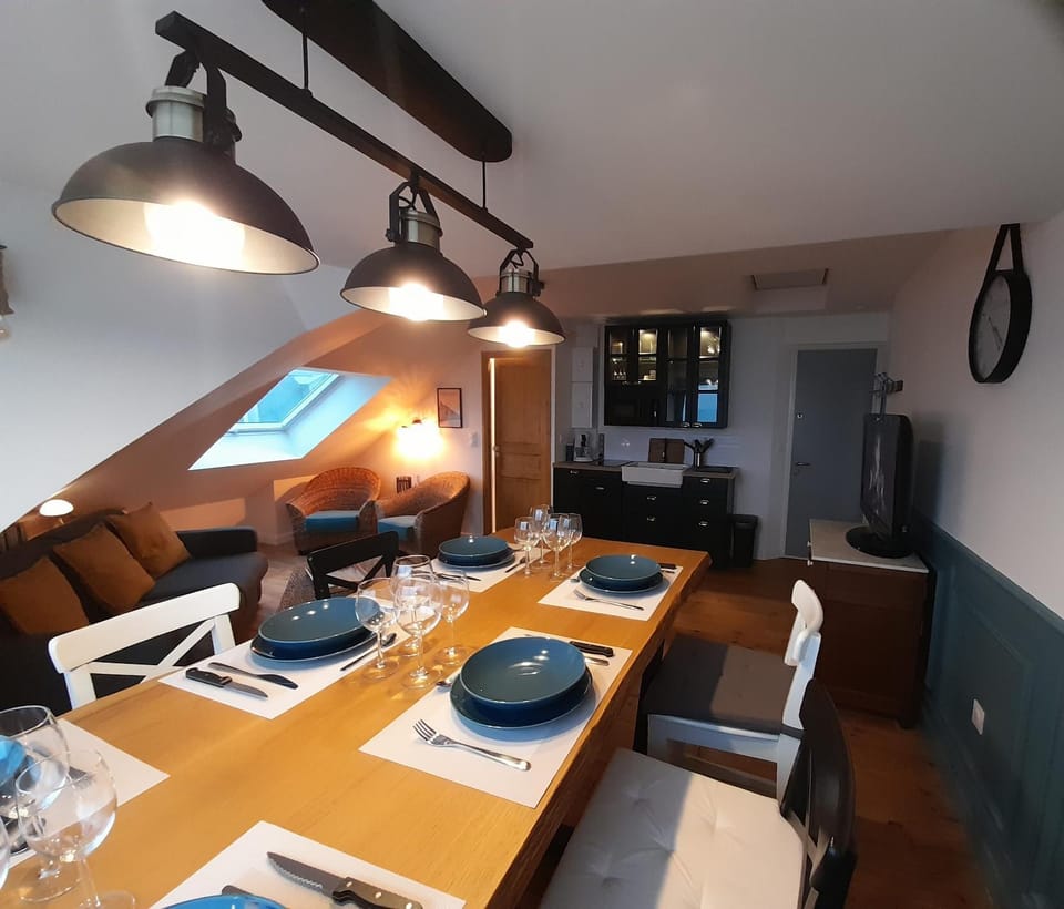 TV and multimedia, Living room, Seating area, Dining area