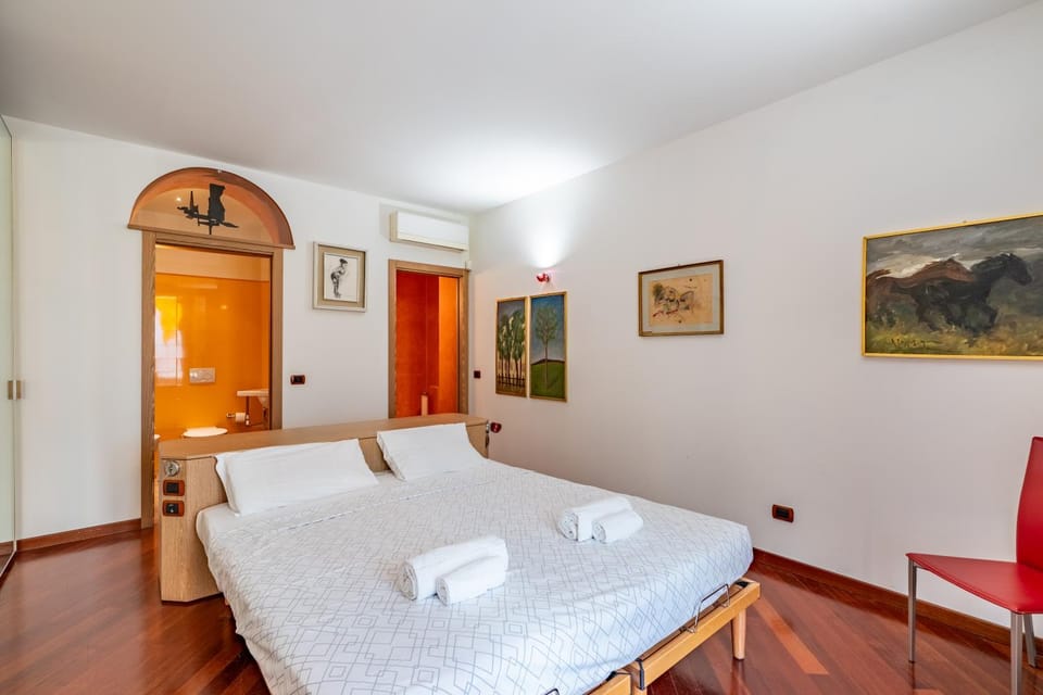 Bed, Living room, Photo of the whole room, Bedroom