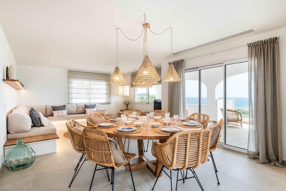 Villa Atlantis - Beautiful Sea Views Villa in San Jaime Mediterráneo