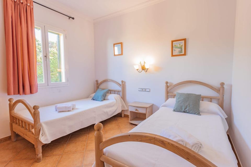 Villa Laurinda - Near the beach Villa in San Jaime Mediterráneo